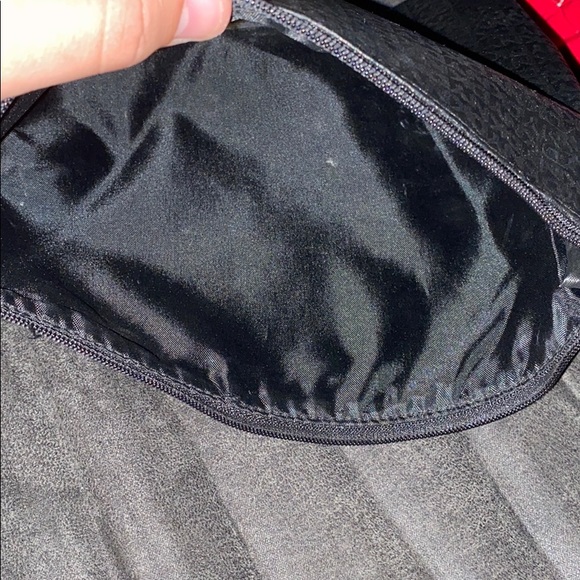 DKNY MAKE UP BAG/WASH BAG - Picture 4 of 4